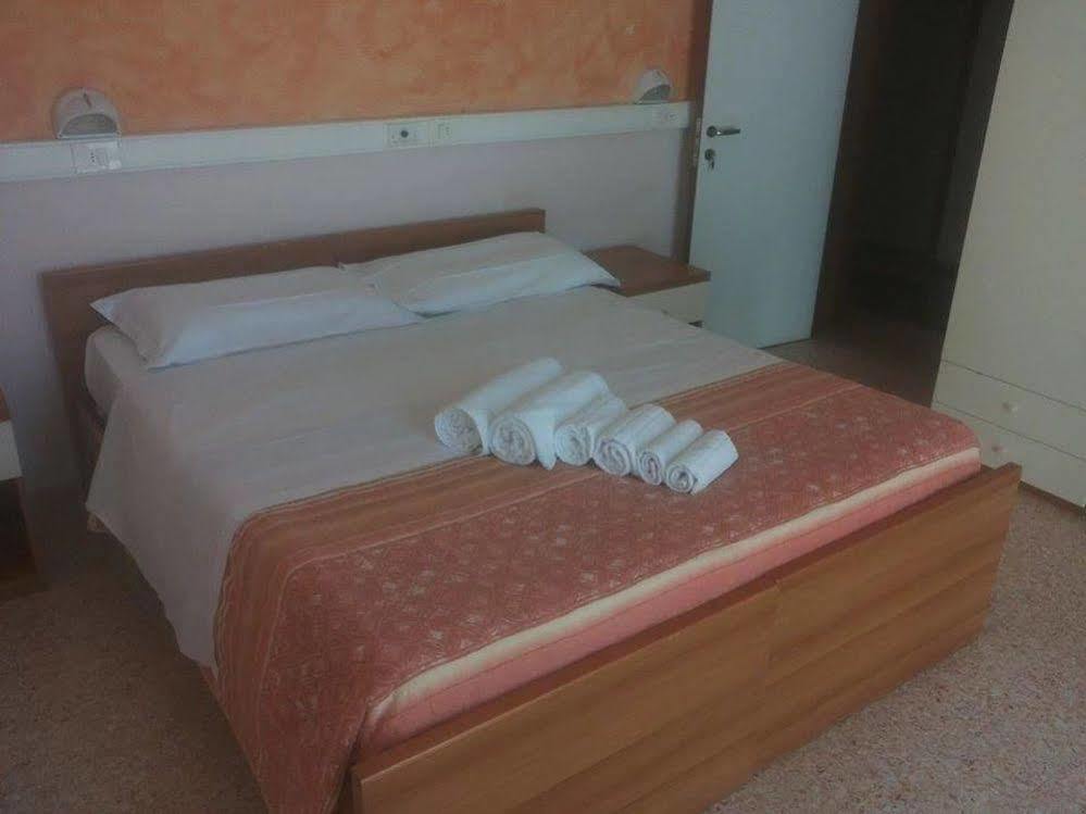 Hotel Chiar Di Luna Senigallia Eksteriør bilde